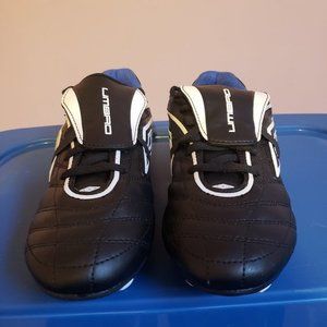 UMBRO Kid's Black Soccer Shoes - Size 6 - NWOT